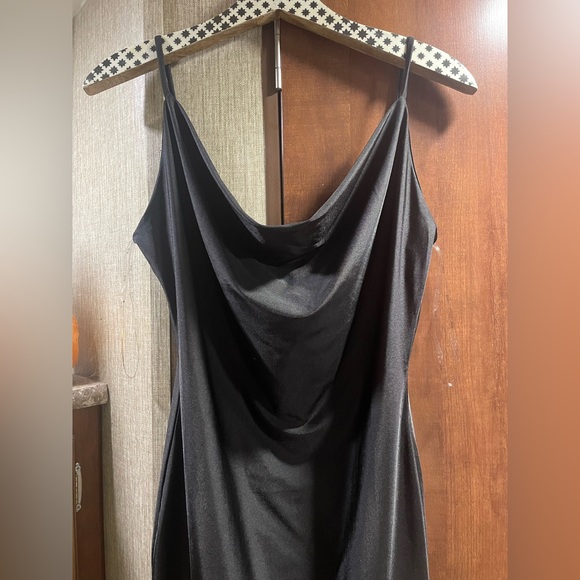NWT Elegant Classy Curvy Sexy Satin Stretchy Black Bodycon Midi Dress size Large - Picture 4 of 15